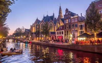 Spettacoli di sesso accanto a una chiesa